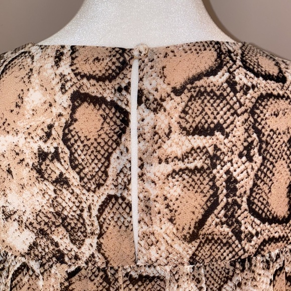 Gilli Snake Print Tiered Sleeveless Top - Picture 5 of 13